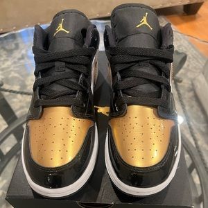 Air Jordan 1 low Se (Gs) gold toe
